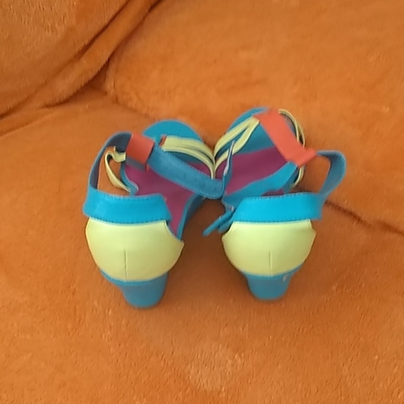 Sandals - Picture 2 of 4